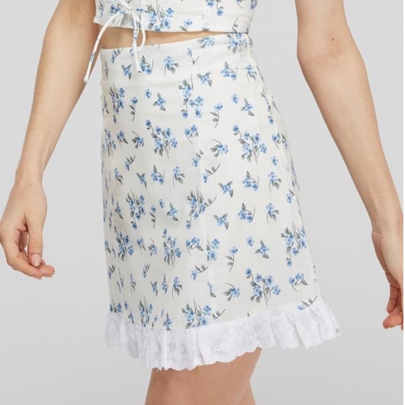 Floral white and blue Emory Park pencil skirt - Picture 2 of 5